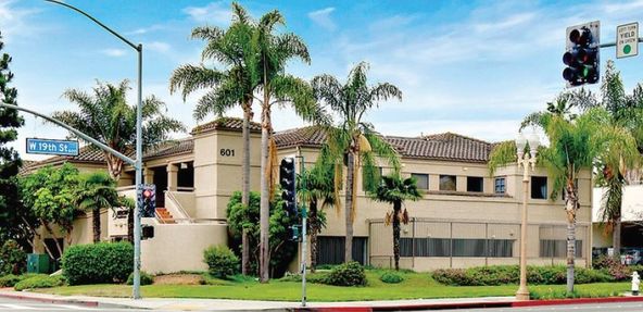 601 W 19th St, Costa Mesa, CA 92627